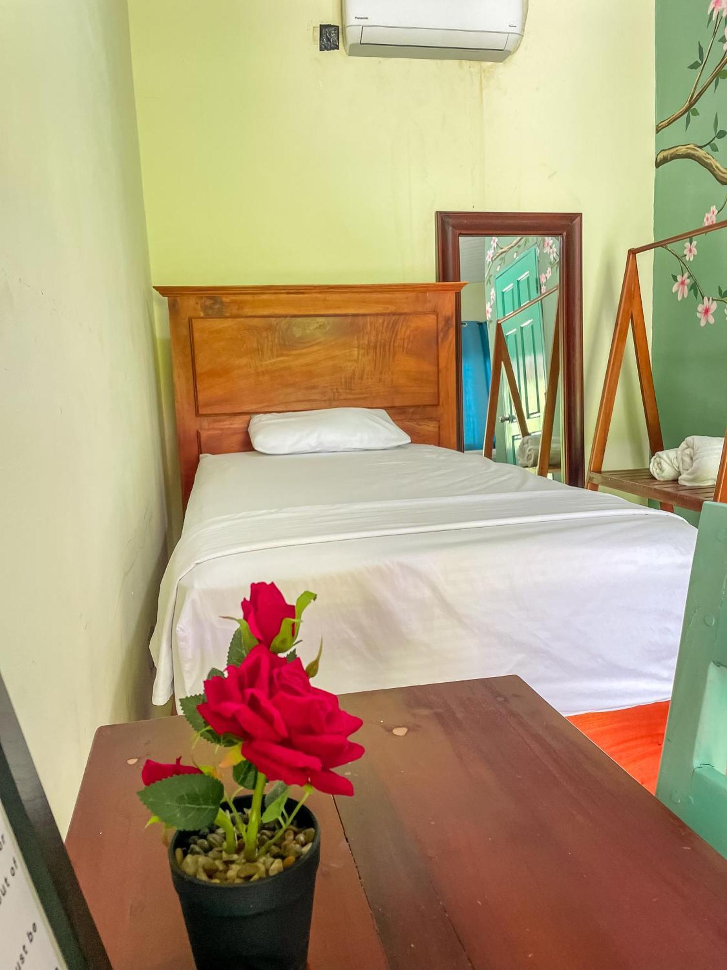 Hostal Eden Moyogalpa Esterno foto