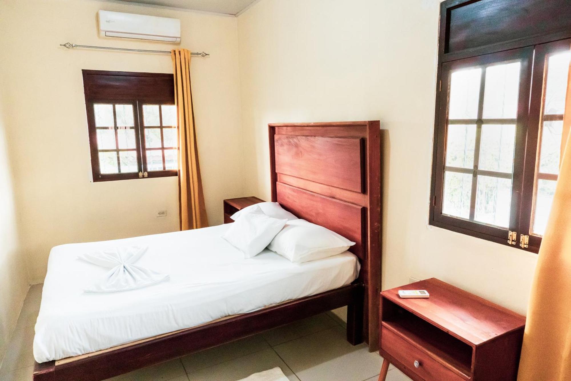 Hostal Eden Moyogalpa Esterno foto